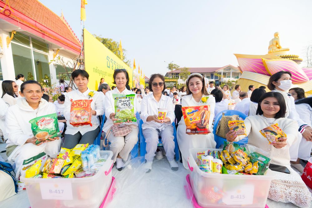 ภาพ No.294477:วันที่ 14 มกราคม พ.ศ. 2569 พิธีตักบาตรพระธรรมยาตรา ณ วัดสองพี่น้อง ต.ต้นตาล อ.สองพี่น้อง จ.สุพรรณบุรี ในโครงการธรรมยาตรา กตัญญูบูชา มหาปูชนียาจารย์ พระมงคลเทพมุนี(สด จนฺทสโร) พระผู้ปราบมาร อนุสรณ์สถาน 7 แห่ง ปีที่ 14