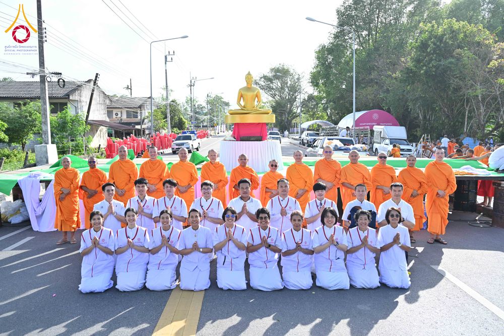 ภาพ No.281556:วันอาทิตย์ที่ 28 ธันวาคม พ.ศ.2568 ตักบาตรพระ 1000 รูป ปีที่ 1 ทำบุญเมืองสตูลส่งท้ายปี ณ หน้าโรงเรียนสตูลวิทยา จ.สตูล