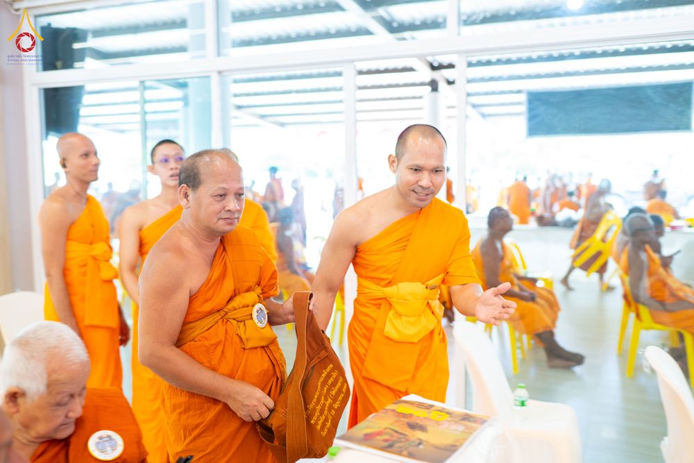 ภาพ No.337082:วันเสาร์ที่ 27 มิถุนายน พ.ศ. 2569 พิธีตักบาตรแด่คณะสงฆ์ 323 วัด 4 จังหวัดชายแดนภาคใต้ พิธีถวายสังฆทานแด่คณะสงฆ์ 323 วัด ปีที่ 22 ครั้งที่ 186 พิธีมอบกองทุนหนุนแรงใจช่วยครูใต้ ปีที่ 19 ครั้งที่ 149 และพิธีทำบุญอุทิศส่วนกุศลให้ผู้วายชนม์ ณ ศูนย์ปฏิบัติธรรม