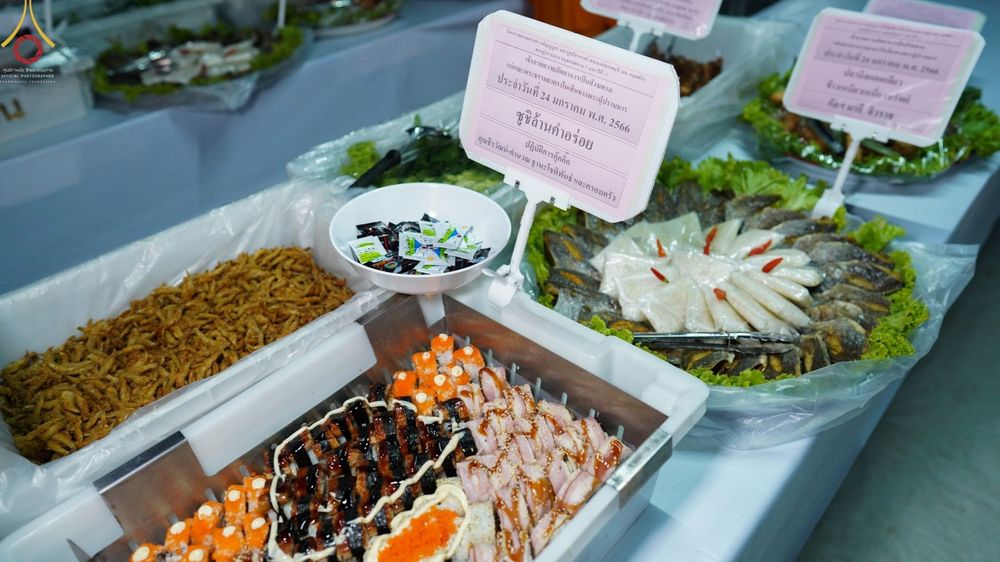 ภาพ No.74040:พิธีถวายภัตตาหารเป็นสังฆทาน แด่คณะพระธรรมยาตราฯ ในโครงการธรรมยาตรากตัญญูบูชา มหาปูชนียาจารย์ พระมงคลเทพมุนี(สด จนฺทสโร) พระผู้ปราบมาร อนุสรณ์สถาน 7 แห่ง ปีที่ 11 วันที่ 24 มกราคม พ.ศ. 2566