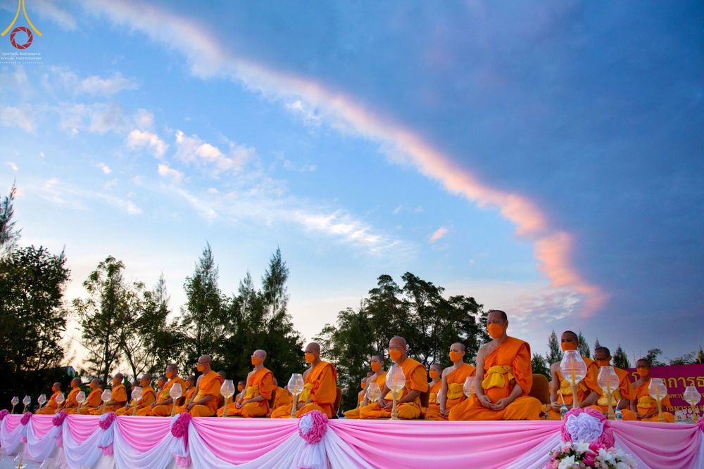 ภาพ No.70214:พิธีจุดประทีปถวายเป็นพุทธบูชา และบูชาธรรมมหาปูชนียาจารย์ ในโครงการธรรมยาตรากตัญญูบูชา มหาปูชนียาจารย์ พระมงคลเทพมุนี(สด จนฺทสโร) พระผู้ปราบมาร ปีที่ 11 ณ อนุสรณ์สถานลำดับที่ 2 สถานที่ตั้งมโนปณิธานบวชตลอดชีวิต อนุสรณ์สถานคลองบางนางแท่น อ.สามพราน จ.นครปฐม 