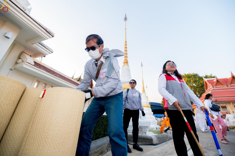 ภาพ No.300620:ภาพเบื้องหลังอาสาสมัครรวมใจ ชุดที่ 3 ในโครงการธรรมยาตรา กตัญญูบูชา มหาปูชนียาจารย์ พระมงคลเทพมุนี(สด จนฺทสโร) พระผู้ปราบมาร อนุสรณ์สถาน 7 แห่ง ปีที่ 14