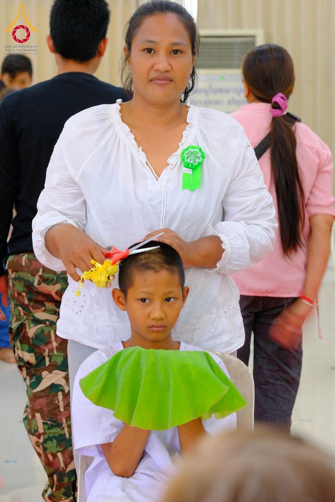 ภาพ No.319866:วันเสาร์ที่ 4 เมษายน พ.ศ.2569 พิธีตัดปอยผมและปลงผม พิธีขอขมาผู้ปกครองและมอบผ้าไตร พิธีบรรพชาและถวายบาตร ณ ศูนย์ปฏิบัติธรรมและศูนย์อบรมเยาวชนเพชรบุรี  ต.ท่าแลง อ.ท่ายาง จ.เพชรบุรี