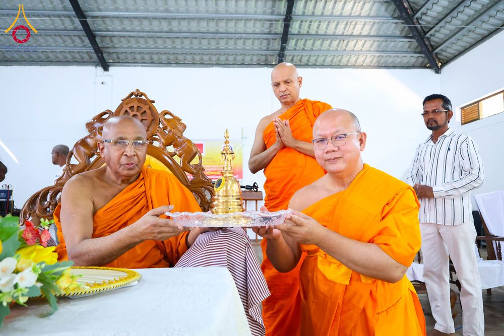 ภาพ No.317821:วันที่ 1 เมษายน พ.ศ. 2569 พิธีสวดธัมมจักกัปปวัตตนสูตรนานาชาติ ในวันพระใหญ่ ขึ้น 15 ค่ำ เดือน 5 (Poya Day)  ณ ศรีธรรมนันทะปิริเวนะ เเละ  วัดวิมลวิหาร นาวละ ประเทศศรีลังกา