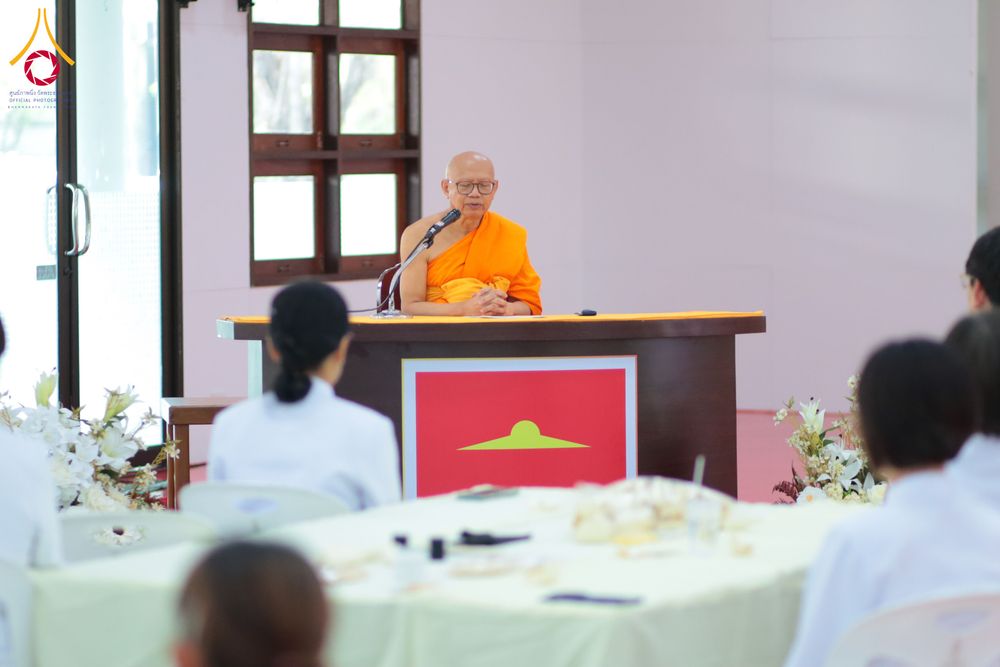 ภาพ No.327430:วันศุกร์ที่ 1 พฤษภาคม พ.ศ. 2569 รวมใจพสกนิกรชาวอำเภอคลองหลวง ประดิษฐ์ดอกไม้จันทน์ เพื่อใช้ในพิธีถวายดอกไม้จันทน์ในงานพระราชพิธีถวายพระเพลิงพระบรมศพ สมเด็จพระนางเจ้าสิริกิติ์ พระบรมราชินีนาถ พระบรมราชชนนีพันปีหลวง ณ วัดพระธรรมกาย