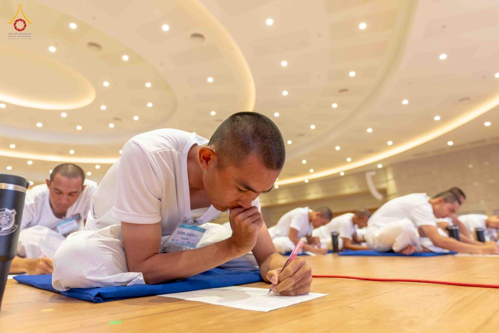 ภาพ No.341538:วันที่ 26 กรกฎาคม พ.ศ. 2569 โครงการพัฒนาคุณธรรม จริยธรรม สำหรับนักเรียนนายสิบตำรวจ (นสต.) รุ่นที่ 17 ศูนย์ฝึกอบรมตำรวจภูธรภาค 1 ได้จัดกิจกรรม  จุดเทียนรวมใจและปฏิบัติธรรมเจริญสมาธิภาวนา เพื่อน้อมอุทิศถวายเป็นพระราชกุศลฯ ณ ศูนย์ปฏิบัติธรรมเวิล์ดพีช วัลเล่