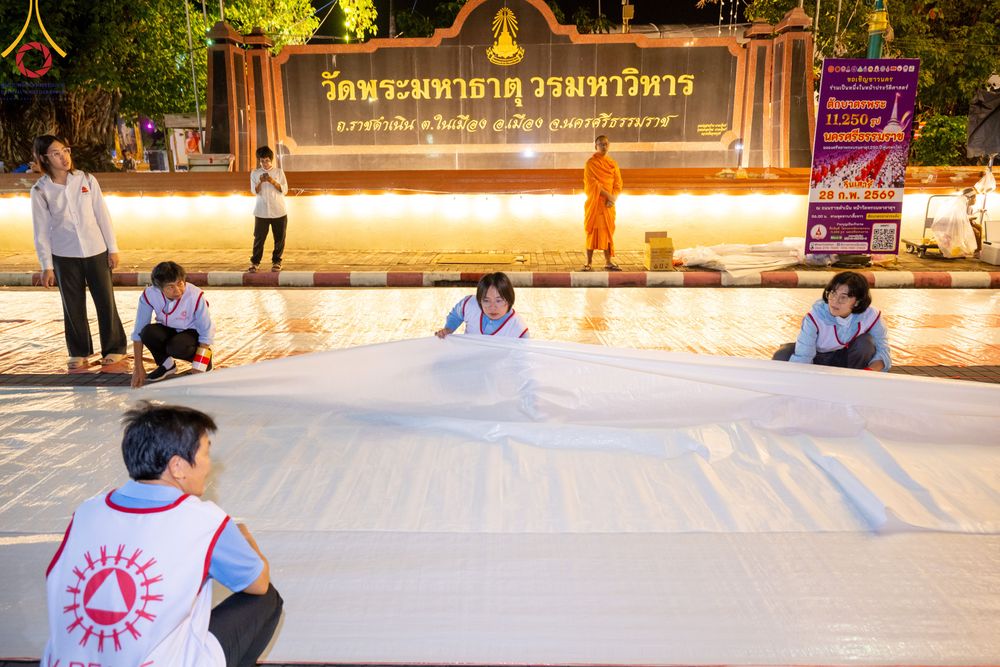 ภาพ No.311143:วันเสาร์ที่ 28 กุมภาพันธ์ พ.ศ. 2569 พิธีตักบาตรพระมหากุศล 11,250 รูป เฉลิมฉลอง 1,250 ปีศรีธรรมราชเจดีย์ สู่มรดกโลก ณ ถนนราชดำเนิน บริเวณหน้าวัดพระมหาธาตุวรมหาวิหาร อ.เมือง จ.นครศรีธรรมราช