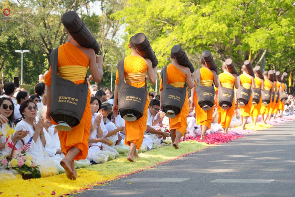 ภาพ No.304784:วันที่ 25 มกราคม พ.ศ. 2569 พิธีต้อนรับพระธรรมยาตรา (ภาพชุดที่ 2) รร.สามัคคีราษฏร์บำรุง-วัดพระธรรมกาย ในโครงการธรรมยาตรา กตัญญูบูชา มหาปูชนียาจารย์ พระมงคลเทพมุนี(สด จนฺทสโร) พระผู้ปราบมาร อนุสรณ์สถาน 7 แห่ง ปีที่ 14