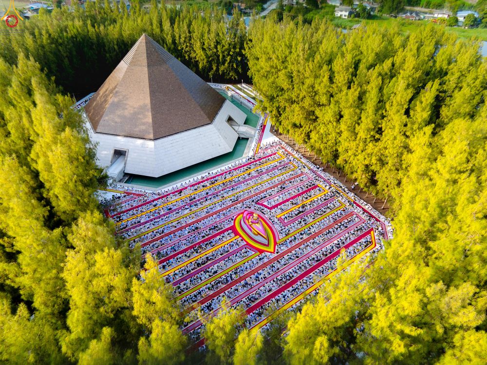 ภาพ No.287873:วันที่ 3 มกราคม พ.ศ. 2569 พิธีต้อนรับพระธรรมยาตรา ครั้งที่ 2 (ภาพชุดที่ 2) ในโครงการธรรมยาตรา กตัญญูบูชา มหาปูชนียาจารย์ พระมงคลเทพมุนี(สด จนฺทสโร) พระผู้ปราบมาร อนุสรณ์สถาน 7 แห่ง ปีที่ 14 ณ อนุสรณ์สถานมหาวิหารพระมงคลเทพมุนี (โลตัสแลนด์) อ.สองพี่น้อง จ.