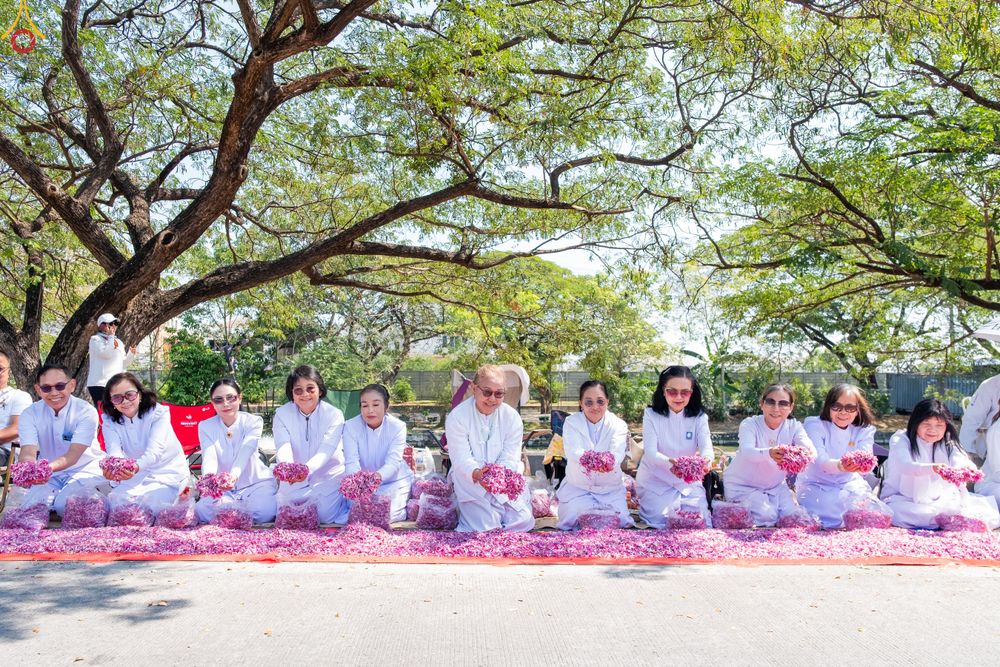 ภาพ No.304029:วันที่ 25 มกราคม พ.ศ. 2569 พิธีต้อนรับพระธรรมยาตรา  รร.สามัคคีราษฏร์บำรุง-วัดพระธรรมกาย ในโครงการธรรมยาตรา กตัญญูบูชา มหาปูชนียาจารย์ พระมงคลเทพมุนี(สด จนฺทสโร) พระผู้ปราบมาร อนุสรณ์สถาน 7 แห่ง ปีที่ 14