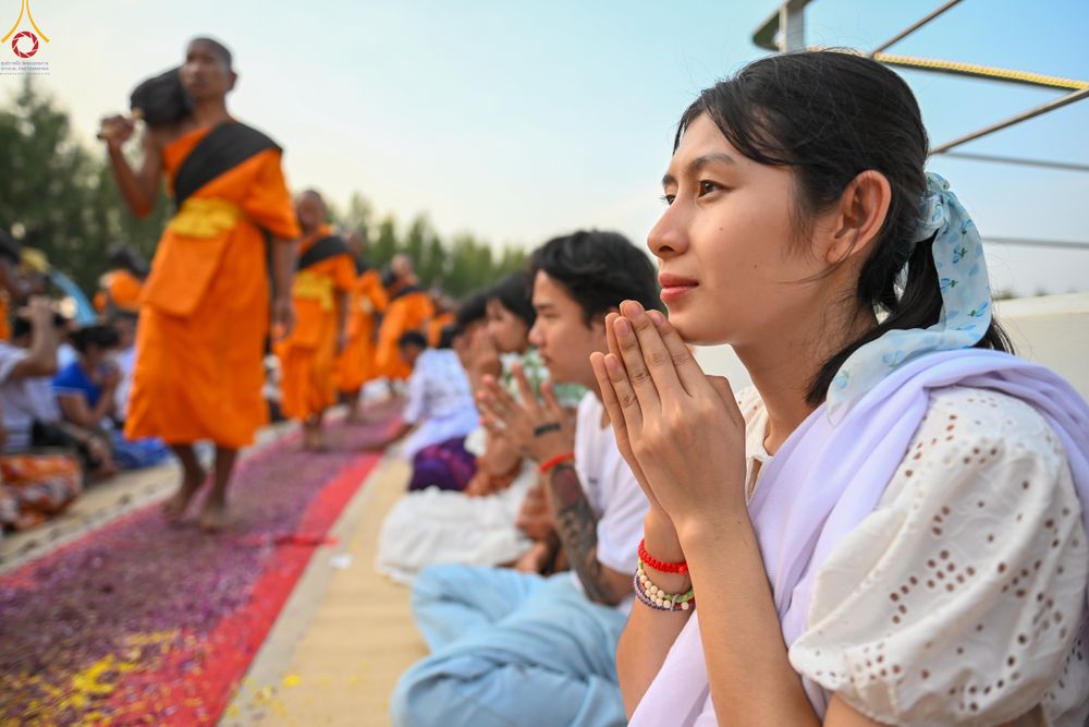 ภาพ No.299626:วันที่ 18 มกราคม พ.ศ. 2569 พิธีต้อนรับพระธรรมยาตรา (ภาพชุดที่ 2) ณ อนุสรณ์สถานลำดับที่ 5  สถานที่เผยแผ่วิชชาธรรมกายครั้งแรก อนุสรณ์สถานบางปลา วัดบางปลา อำเภอบางเลน จังหวัดนครปฐม ในโครงการธรรมยาตรา กตัญญูบูชา มหาปูชนียาจารย์ พระมงคลเทพมุนี(สด จนฺทสโร) พระ