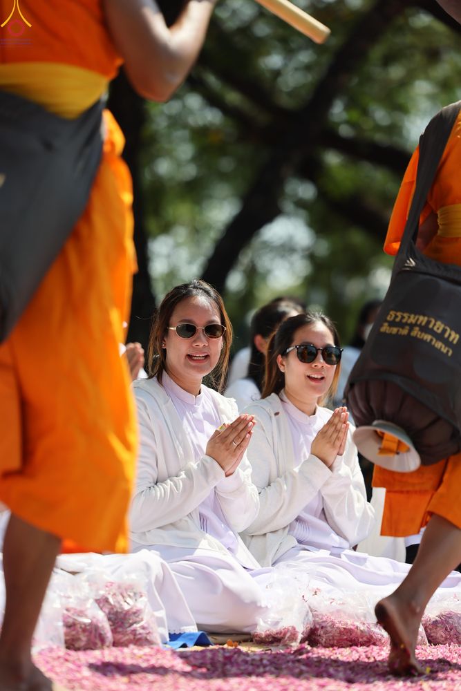 ภาพ No.304707:วันที่ 25 มกราคม พ.ศ. 2569 พิธีต้อนรับพระธรรมยาตรา (ภาพชุดที่ 2) รร.สามัคคีราษฏร์บำรุง-วัดพระธรรมกาย ในโครงการธรรมยาตรา กตัญญูบูชา มหาปูชนียาจารย์ พระมงคลเทพมุนี(สด จนฺทสโร) พระผู้ปราบมาร อนุสรณ์สถาน 7 แห่ง ปีที่ 14