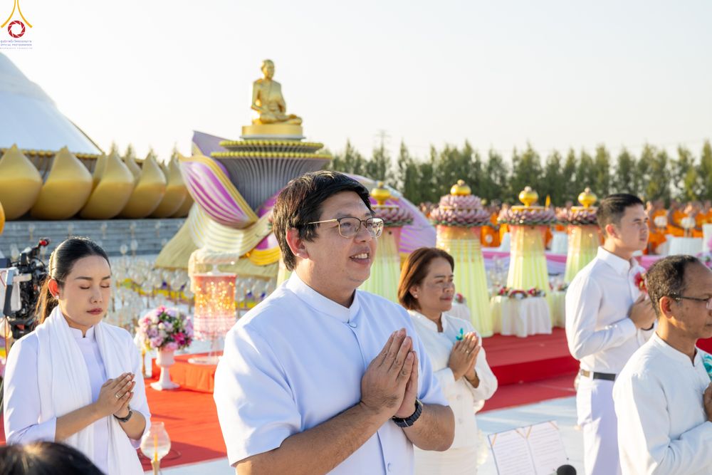 ภาพ No.301952:วันที่ 23 มกราคม พ.ศ. 2569 พิธีจุดประทีปธรรมถวายเป็นพุทธบูชา และบูชาธรรมมหาปูชนียาจารย์  ณ อนุสรณ์สถานลำดับที่ 5 สถานที่เผยแผ่วิชชาธรรมกายครั้งแรก อนุสรณ์สถานบางปลา วัดบางปลา อำเภอบางเลน จังหวัดนครปฐม ในโครงการธรรมยาตรา กตัญญูบูชา มหาปูชนียาจารย์ พระมงคล