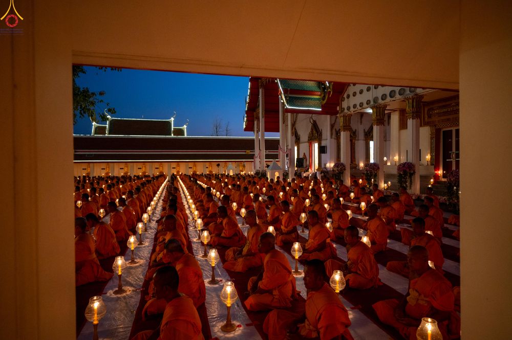 ภาพ No.294111:วันที่ 13 มกราคม พ.ศ. 2569 พิธีจุดประทีปถวายเป็นพุทธบูชา และบูชาธรรมมหาปูชนียาจารย์  (ภาพชุดที่ 2) ณ วัดสองพี่น้อง ต.ต้นตาล อ.สองพี่น้อง จ.สุพรรณบุรี ในโครงการธรรมยาตรา กตัญญูบูชา มหาปูชนียาจารย์ พระมงคลเทพมุนี(สด จนฺทสโร) พระผู้ปราบมาร อนุสรณ์สถาน 7 แห่