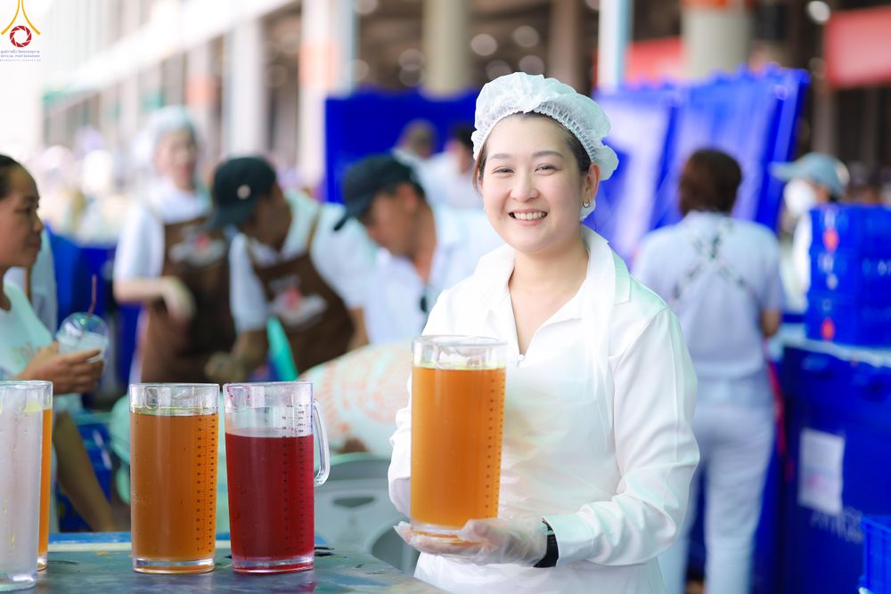 ภาพ No.325928:วันที่ 22 เมษายน พ.ศ.2569(วันคุ้มครองโลก) งานถวายมหาสังฆทาน 40,000 กว่าวัดทั่วประเทศ เจ้าหน้าที่ สาธุชน ร่วมใจจัดเตรียมภัตตาหารเพล (ชุด 2)