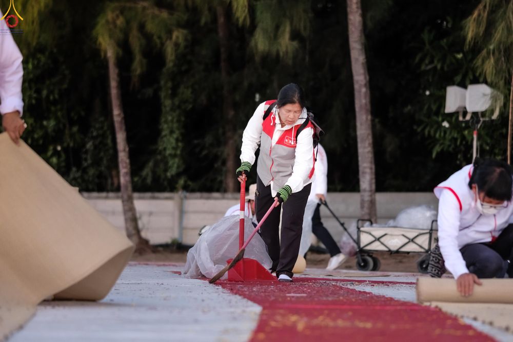 ภาพ No.301562:ภาพเบื้องหลังอาสาสมัครรวมใจ ชุดที่ 4 ในโครงการธรรมยาตรา กตัญญูบูชา มหาปูชนียาจารย์ พระมงคลเทพมุนี(สด จนฺทสโร) พระผู้ปราบมาร อนุสรณ์สถาน 7 แห่ง ปีที่ 14
