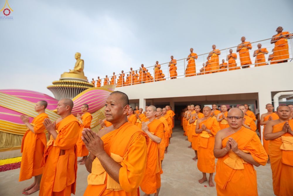 ภาพ No.300039:วันที่ 22 มกราคม พ.ศ.2569 พระธรรมยาตราปฏิบัติธรรม และถ่ายภาพหมู่ประวัติศาสตร์ ณ อาคารธรรมยาตรา กตัญญูบูชามหาปูชนียาจารย์  ตรงข้ามวัดปากน้ำภาษีเจริญ จ.กรุงเทพมหานคร ในโครงการธรรมยาตรา กตัญญูบูชา มหาปูชนียาจารย์ พระมงคลเทพมุนี(สด จนฺทสโร) พระผู้ปราบมาร อนุ