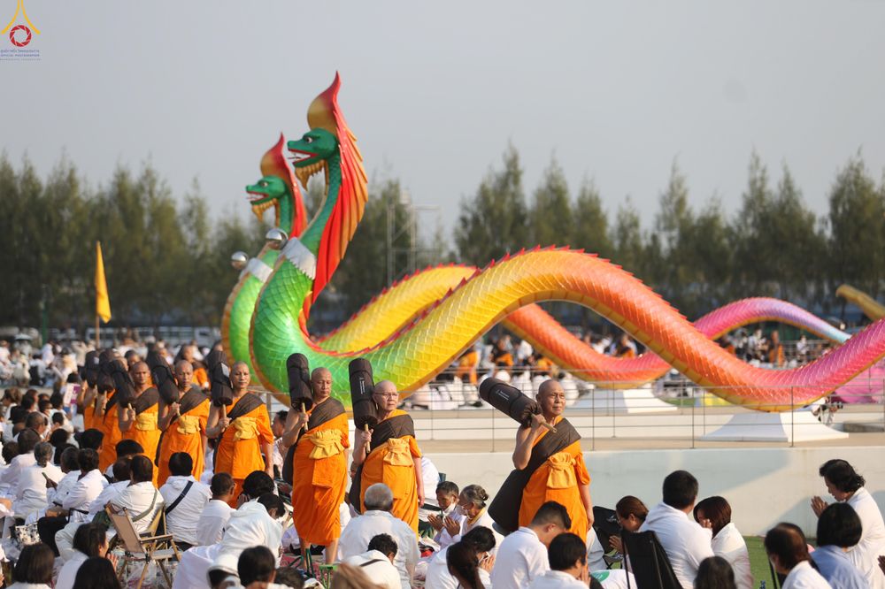 ภาพ No.299661:วันที่ 18 มกราคม พ.ศ. 2569 พิธีต้อนรับพระธรรมยาตรา (ภาพชุดที่ 2) ณ อนุสรณ์สถานลำดับที่ 5  สถานที่เผยแผ่วิชชาธรรมกายครั้งแรก อนุสรณ์สถานบางปลา วัดบางปลา อำเภอบางเลน จังหวัดนครปฐม ในโครงการธรรมยาตรา กตัญญูบูชา มหาปูชนียาจารย์ พระมงคลเทพมุนี(สด จนฺทสโร) พระ