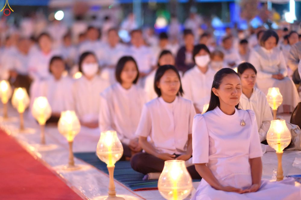 ภาพ No.294076:วันที่ 13 มกราคม พ.ศ. 2569 พิธีจุดประทีปถวายเป็นพุทธบูชา และบูชาธรรมมหาปูชนียาจารย์  (ภาพชุดที่ 2) ณ วัดสองพี่น้อง ต.ต้นตาล อ.สองพี่น้อง จ.สุพรรณบุรี ในโครงการธรรมยาตรา กตัญญูบูชา มหาปูชนียาจารย์ พระมงคลเทพมุนี(สด จนฺทสโร) พระผู้ปราบมาร อนุสรณ์สถาน 7 แห่