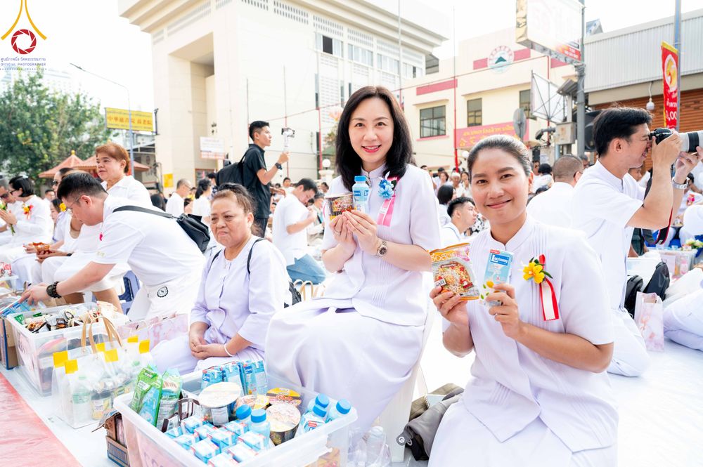 ภาพ No.343188:วันอาทิตย์ที่ 16 สิงหาคม พ.ศ.2569 พิธีตักบาตรพระ 10,000 รูป นานาชาติ ปีที่ 23 คณะสงฆ์ 4 ประเทศ 14 จังหวัดภาคใต้ น้อมถวายเป็นพุทธบูชา ทำบุญเพื่อแม่- พ่อ ณ ถนนนิพัทธ์อุทิศ 3 อ.หาดใหญ่ จ.สงขลา