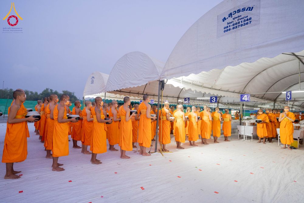 ภาพ No.300310:วันที่ 22 มกราคม พ.ศ. 2569 พิธีถวายภัตตาหารเป็นสังฆทาน แด่พระธรรมยาตรา ณ อนุสรณ์สถานบางปลา วัดบางปลา อำเภอบางเลน จังหวัดนครปฐม ในโครงการธรรมยาตรา กตัญญูบูชา มหาปูชนียาจารย์ พระมงคลเทพมุนี(สด จนฺทสโร) พระผู้ปราบมาร อนุสรณ์สถาน 7 แห่ง ปีที่ 14