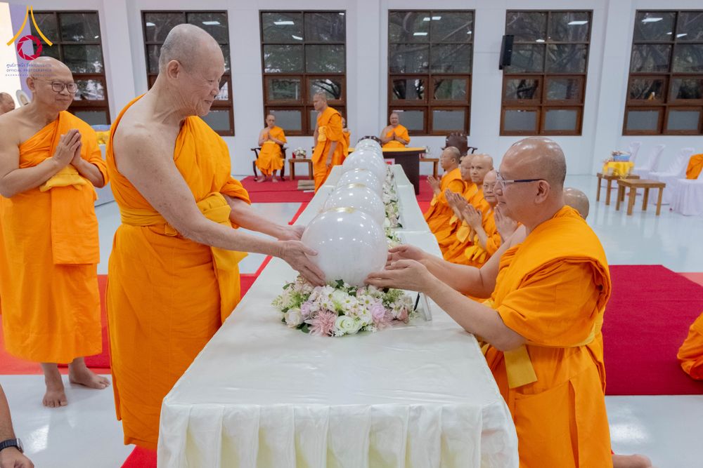 ภาพ No.294307:วันอาทิตย์ที่ 14 ธันวาคม พ.ศ.2568 พิธีเจริญพระพุทธมนต์สมโภชดวงแก้วลูกนิมิตเอก และดวงแก้วนิมิตปฏิบัติธรรม อัญเชิญประดิษฐาน  ณ วัดพระธรรมกายในประเทศสหรัฐอเมริกาและประเทศเยอรมนี 7 แห่ง ณ อาคารปลูกศรัทธา 2 วัดพระธรรมกาย