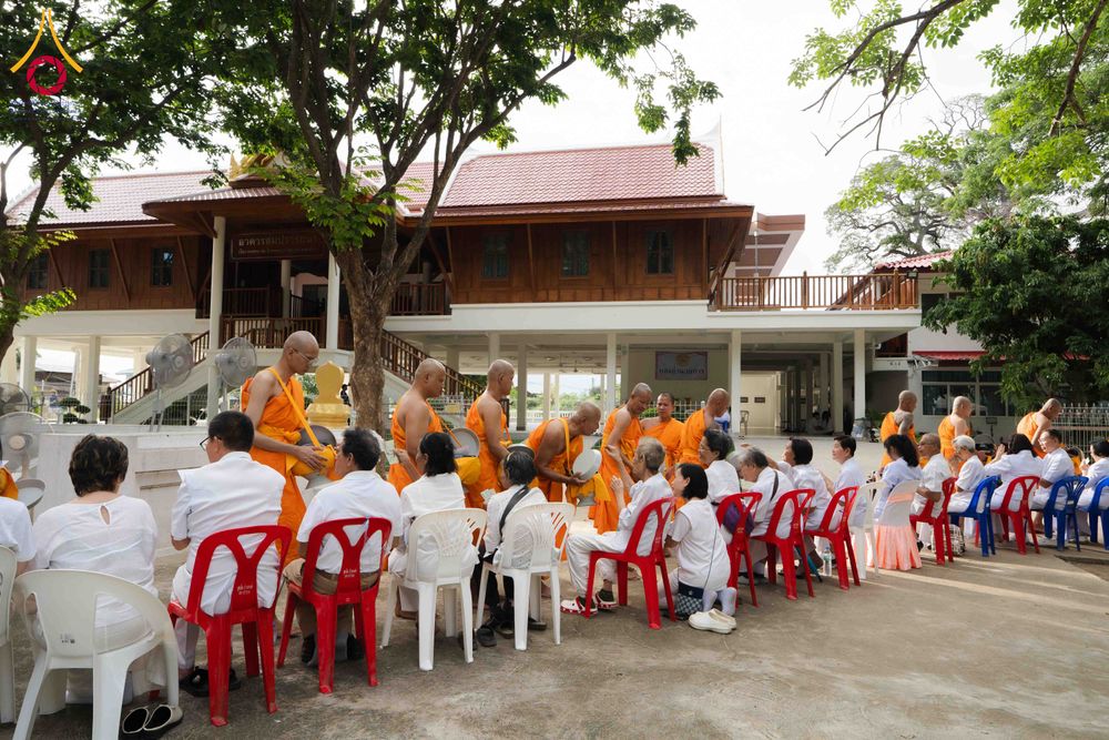 ภาพ No.341408:วันอาทิตย์ที่ 26 กรกฎาคม พ.ศ. 2569 ​โครงการอุปสมบทหมู่บูชาธรรมมหาปูชนียาจารย์ รุ่นที่ ๑ วัดกลางธนรินทร์ ต.บ้านแป้ง อ.พรหมบุรี จ.สิงห์บุรี