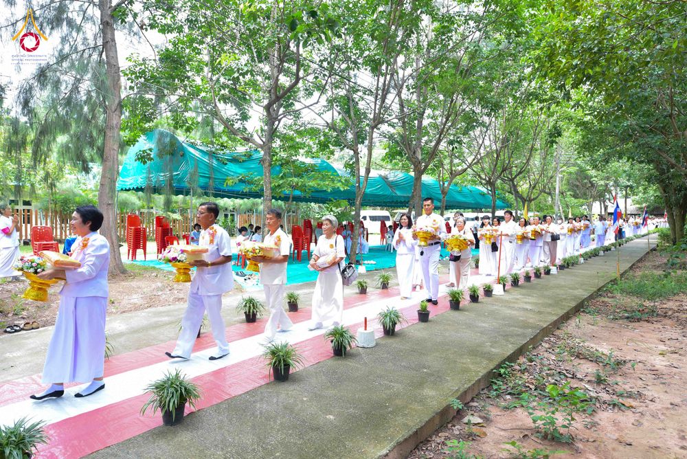 ภาพ No.346549:วันอาทิตย์ที่ 30 สิงหาคม พ.ศ.2569 พิธีทอดผ้าป่า สวดธรรมจักรกัปปวัตนสูตรกลั่นแผ่นดินโปรยรัตนชาติ  สถาปนาองค์พระเจดีย์เพื่อสร้างสันติภาพโลก  ณ ศูนย์ปฏิบัติธรรมพนมสารคาม (เพชรตะวัน) จังหวัดฉะเชิงเทรา