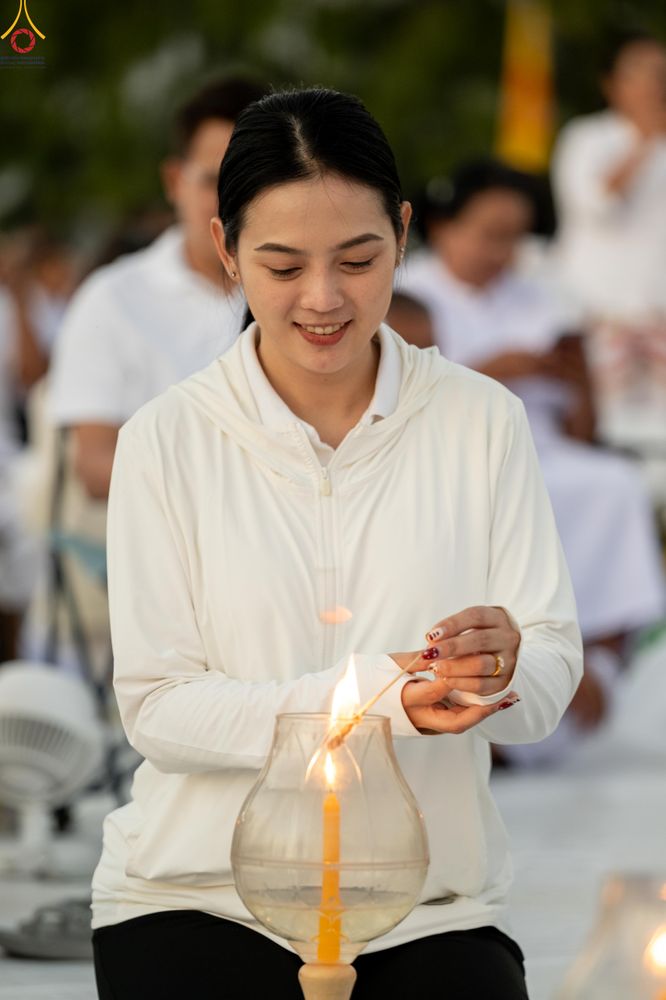 ภาพ No.302193:วันที่ 23 มกราคม พ.ศ. 2569 พิธีจุดประทีปธรรมถวายเป็นพุทธบูชา (ภาพชุดที่ 2) และบูชาธรรมมหาปูชนียาจารย์  ณ อนุสรณ์สถานลำดับที่ 5 สถานที่เผยแผ่วิชชาธรรมกายครั้งแรก อนุสรณ์สถานบางปลา วัดบางปลา อำเภอบางเลน จังหวัดนครปฐม ในโครงการธรรมยาตรา กตัญญูบูชา มหาปูชนีย