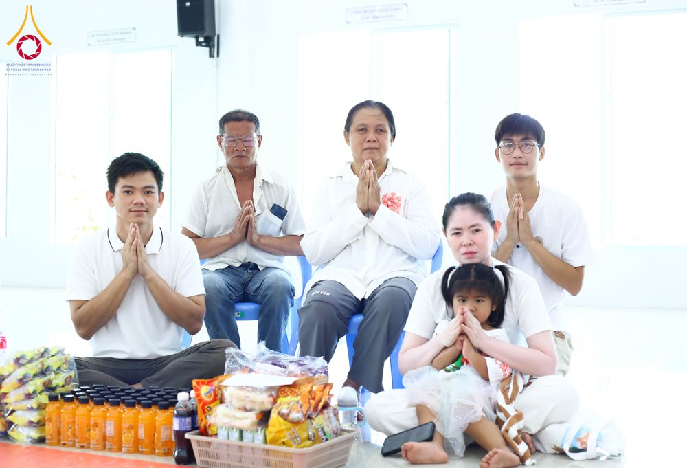 ภาพ No.320907:วันเสาร์ที่ 11 เมษายน พ.ศ.2569 พิธีตักบาตรฉลองสามเณรใหม่ ณ ศูนย์อบรมเยาวชนนครปฐม