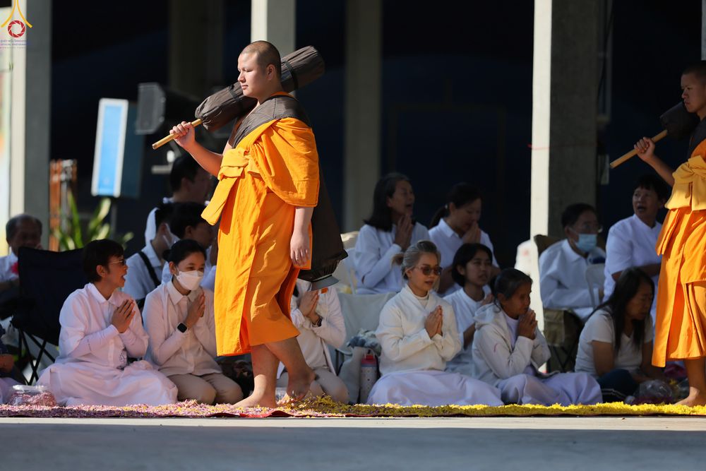 ภาพ No.292811:วันที่ 11 มกราคม พ.ศ. 2569 พิธีต้อนรับพระธรรมยาตรา ณ อนุสรณ์สถานลำดับที่ 3 สถานที่เกิดในเพศสมณะ วัดสองพี่น้อง อำเภอสองพี่น้อง จังหวัดสุพรรณบุรี ในโครงการธรรมยาตรา กตัญญูบูชา มหาปูชนียาจารย์ พระมงคลเทพมุนี(สด จนฺทสโร) พระผู้ปราบมาร อนุสรณ์สถาน 7 แห่ง ปีที