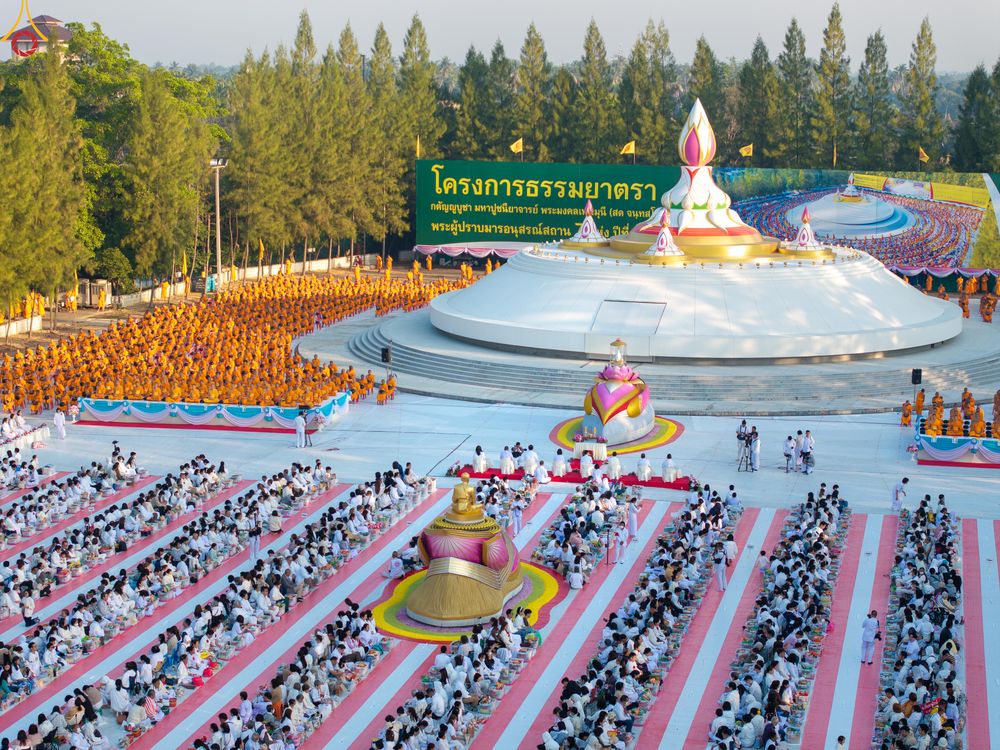 ภาพ No.292486:วันที่ 11 มกราคม พ.ศ. 2569 พิธีตักบาตรพระธรรมยาตรา ณ อนุสรณ์สถานคลองบางนางแท่น อ.สามพราน จ.นครปฐม ในโครงการธรรมยาตรา กตัญญูบูชา มหาปูชนียาจารย์ พระมงคลเทพมุนี(สด จนฺทสโร) พระผู้ปราบมาร อนุสรณ์สถาน 7 แห่ง ปีที่ 14