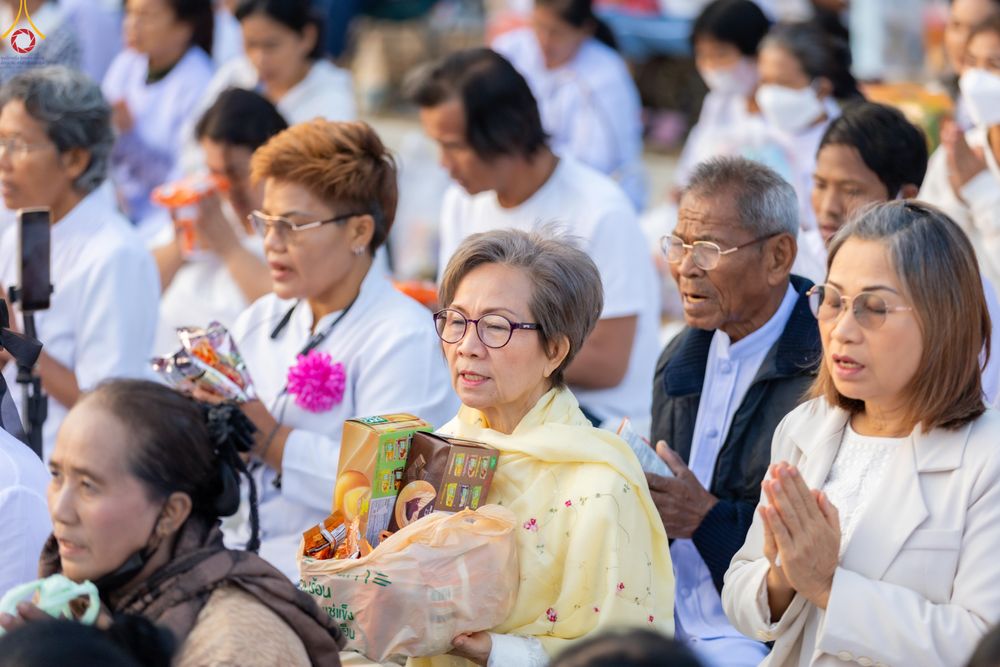 ภาพ No.302523:วันที่ 24 มกราคม พ.ศ. 2569 พิธีตักบาตรพระธรรมยาตรา ณ อนุสรณ์สถานลำดับที่ 5 สถานที่เผยแผ่วิชชาธรรมกายครั้งแรก อนุสรณ์สถานบางปลา วัดบางปลา อำเภอบางเลน จังหวัดนครปฐม ในโครงการธรรมยาตรา กตัญญูบูชา มหาปูชนียาจารย์ พระมงคลเทพมุนี(สด จนฺทสโร) พระผู้ปราบมาร อนุส
