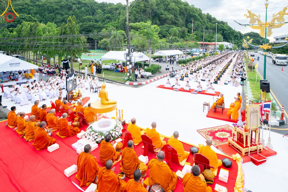 ภาพ No.341175:วันที่ 27 กรกฎาคม พ.ศ. 2569 พิธีตักบาตรพระ 1,000 รูป เมืองพัทลุง  ณ ถนนราเมศวร์ อ.เมือง จ.พัทลุง