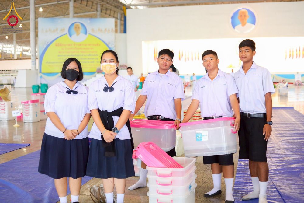 ภาพ No.256903:วันที่ 5 ตุลาคม พ.ศ. 2568 พิธีตักบาตร ข้าวสารอาหารแห้ง ณ บ้านแก้วเรือนทองคุณยายฯ สภาธรรมกายสากล วัดพระธรรมกาย