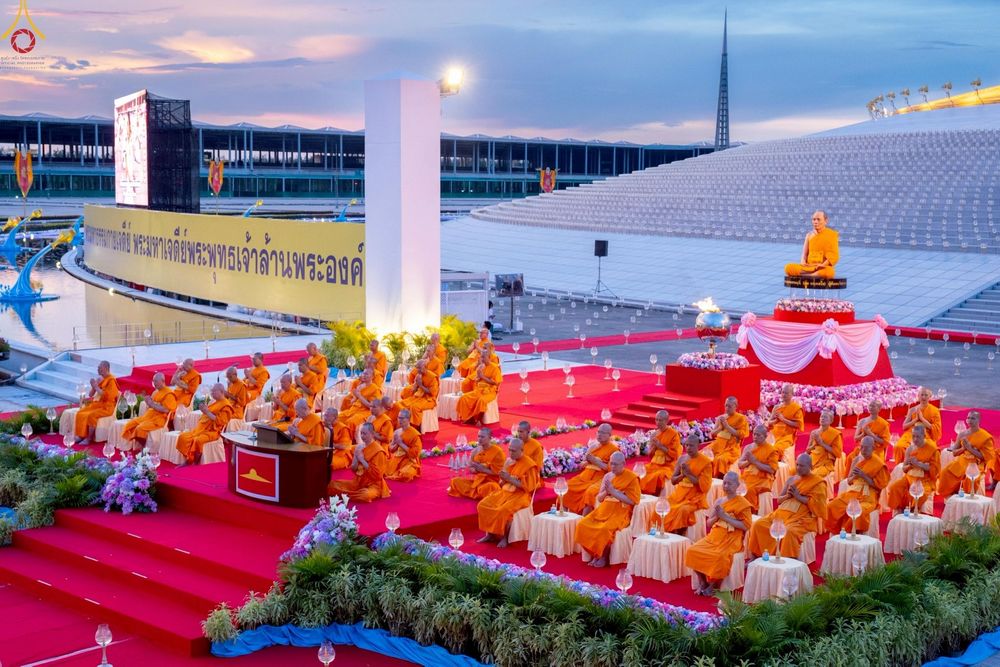 ภาพ No.253027:วันที่ 10 ตุลาคม พ.ศ. 2568 พิธีปลูกต้นทรัพย์บานชื่น ณ ลานธรรม วัดพระธรรมกาย