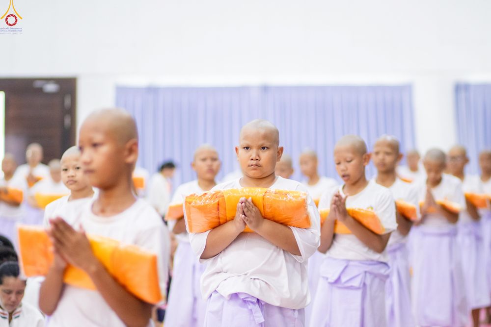 ภาพ No.320177:วันเสาร์ที่ 4 เมษายน 2569 พิธีตัดปอยผม ขอขมาผู้ปกครอง  มอบบาตร-ผ้าไตร และพิธีบรรพชาสามเณร 87 รูป  ณ ศูนย์ปฏิบัติธรรมระยอง(บ้านช่องลม)  ต.บางบุตร อ.บ้านค่าย จ.ระยอง