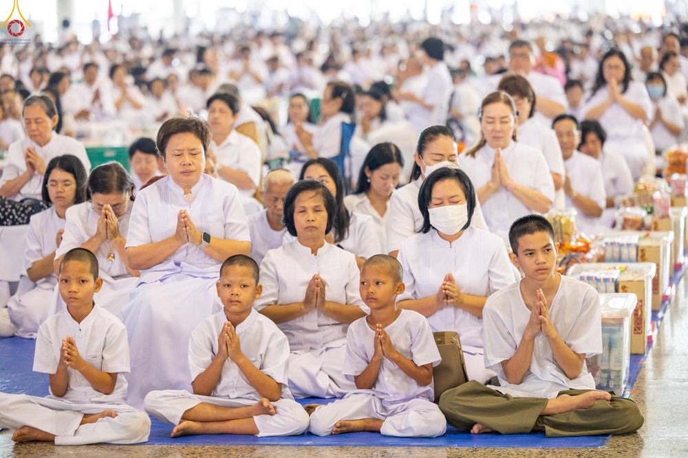 ภาพ No.318144:วันอาทิตย์ต้นเดือนที่ 5 เมษายน พ.ศ.2569 พิธีตักบาตร ณ บ้านแก้วเรือนทองคุณยายอาจารย์ฯ วัดพระธรรมกาย