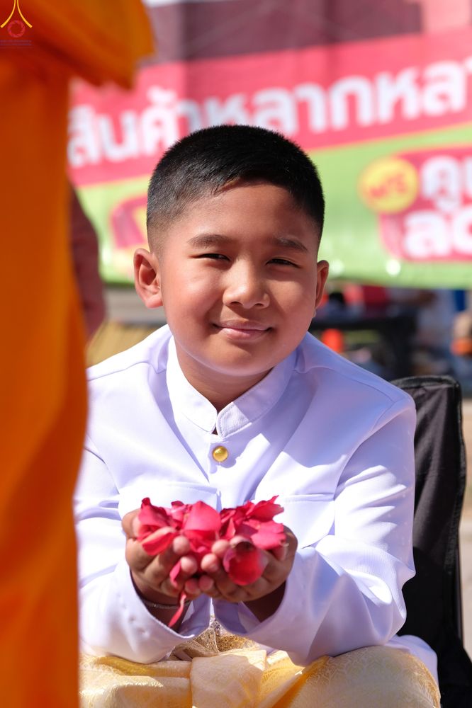 ภาพ No.304241:วันที่ 25 มกราคม พ.ศ. 2569 พิธีต้อนรับพระธรรมยาตรา  รร.สามัคคีราษฏร์บำรุง-วัดพระธรรมกาย ในโครงการธรรมยาตรา กตัญญูบูชา มหาปูชนียาจารย์ พระมงคลเทพมุนี(สด จนฺทสโร) พระผู้ปราบมาร อนุสรณ์สถาน 7 แห่ง ปีที่ 14