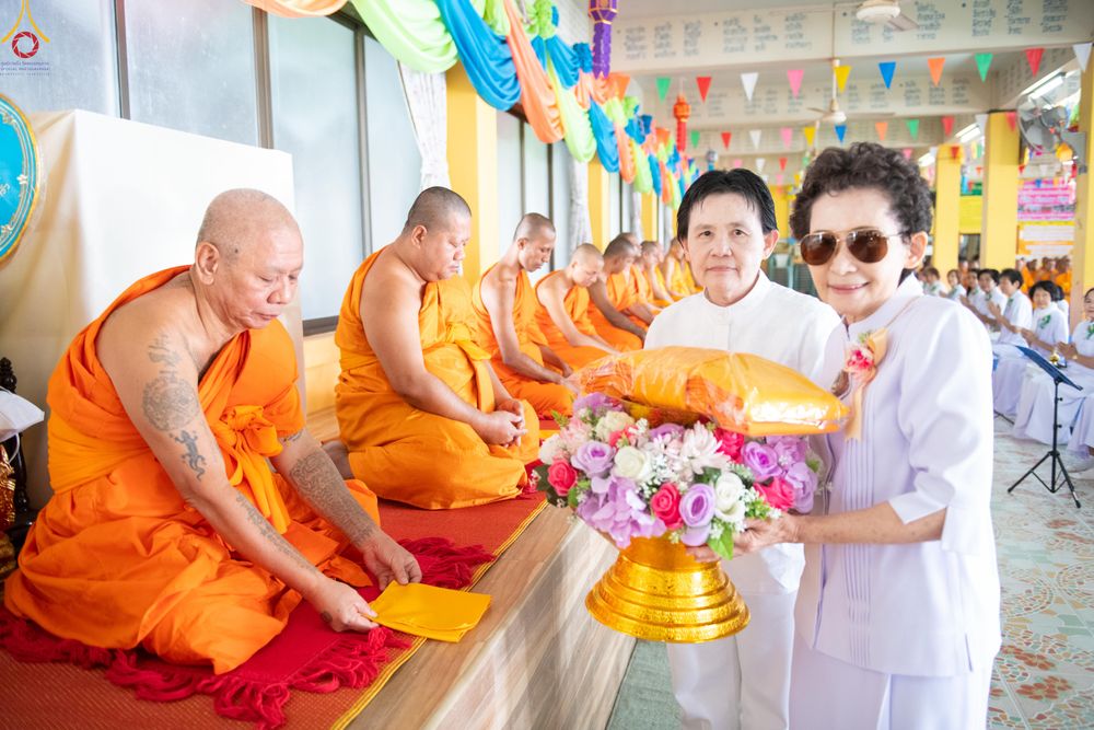 ภาพ No.291245:วันที่ 9 มกราคม พ.ศ. 2569 พิธีทอดผ้าป่าทำนุบำรุงศาสนสถาน ณ วัดนาราภิรมย์ อ.บางเลน จ.นครปฐม ในโครงการธรรมยาตรา กตัญญูบูชา มหาปูชนียาจารย์ พระมงคลเทพมุนี(สด จนฺทสโร) พระผู้ปราบมาร อนุสรณ์สถาน 7 แห่ง ปีที่ 14