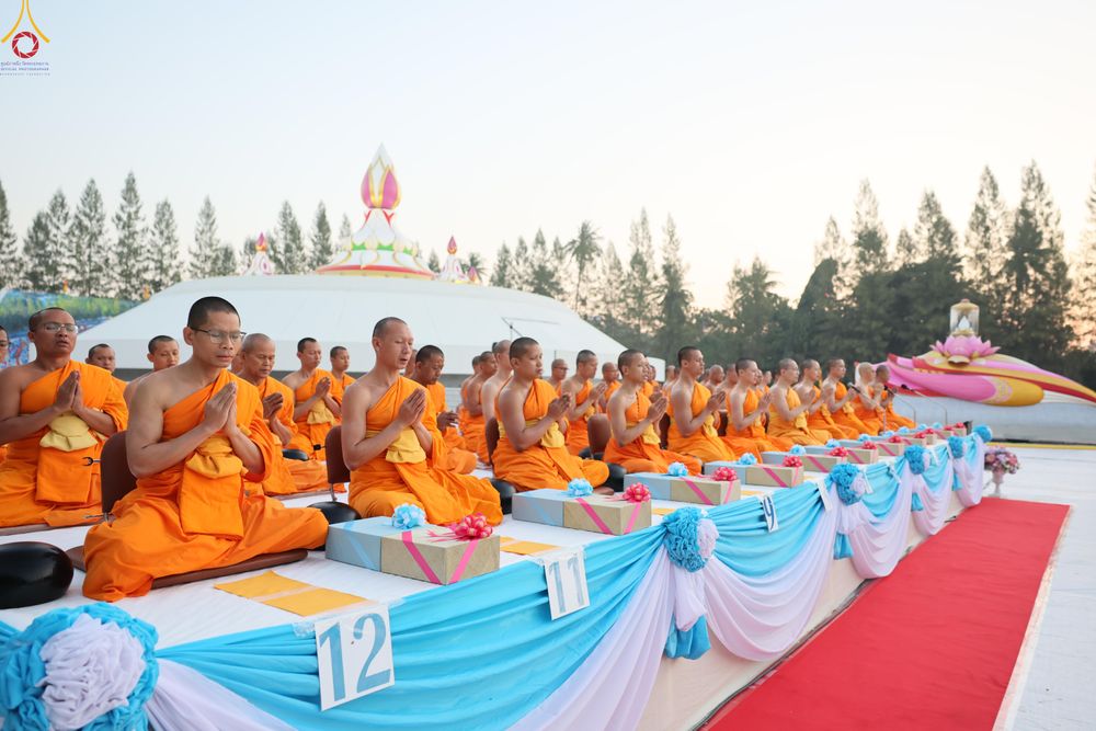 ภาพ No.292351:วันที่ 11 มกราคม พ.ศ. 2569 พิธีตักบาตรพระธรรมยาตรา ณ อนุสรณ์สถานคลองบางนางแท่น อ.สามพราน จ.นครปฐม ในโครงการธรรมยาตรา กตัญญูบูชา มหาปูชนียาจารย์ พระมงคลเทพมุนี(สด จนฺทสโร) พระผู้ปราบมาร อนุสรณ์สถาน 7 แห่ง ปีที่ 14