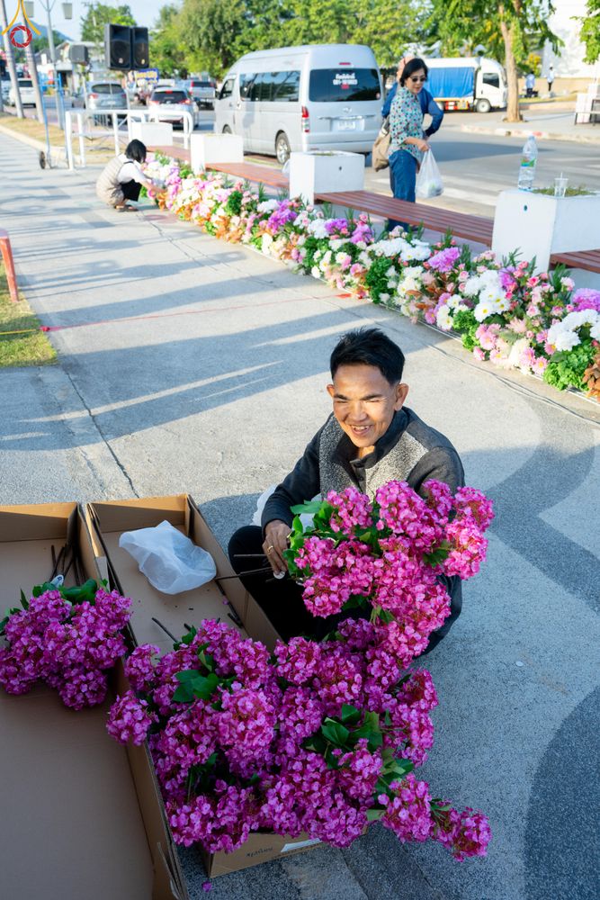 ภาพ No.282393:วันที่ 19 -20 ธันวาคม พ.ศ.2568 เบื้องหลังความสำเร็จ ของการจัดงานตักบาตร พระ 10,000 รูป Skywalk กาญจนบุรี