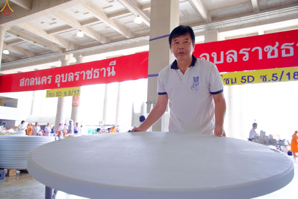 ภาพ No.325906:วันที่ 22 เมษายน พ.ศ.2569(วันคุ้มครองโลก) งานถวายมหาสังฆทาน 40,000 กว่าวัดทั่วประเทศ เจ้าหน้าที่ สาธุชน ร่วมใจจัดเตรียมภัตตาหารเพล (ชุด 2)