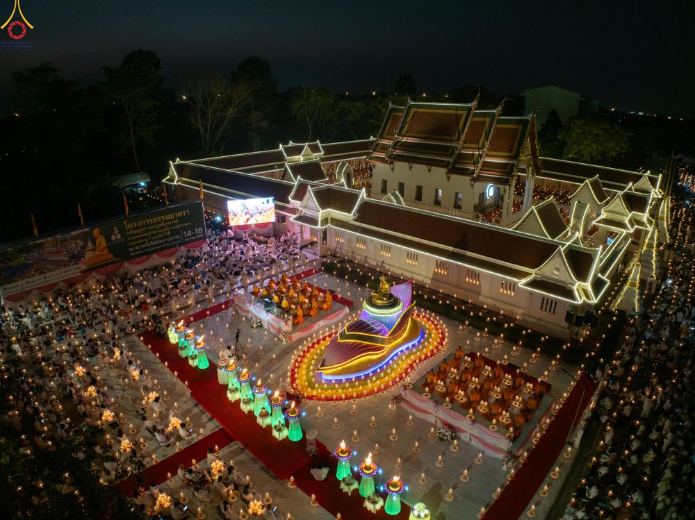 ภาพ No.297171:วันที่ 17 มกราคม พ.ศ. 2569 พิธีจุดประทีปถวายเป็นพุทธบูชา และบูชาธรรมมหาปูชนียาจารย์ (ภาพชุดที่ 2) ณ วัดโบสถ์บน ต.บางคูเวียง จ.นนทบุรี อนุสรณ์สถานลำดับที่ 4 สถานที่เกิดด้วยกายธรรม ในโครงการธรรมยาตรา กตัญญูบูชา มหาปูชนียาจารย์ พระมงคลเทพมุนี(สด จนฺทสโร) พร