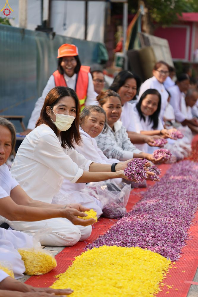 ภาพ No.294948:วันที่ 14 มกราคม พ.ศ. 2569 พิธีต้อนรับพระธรรมยาตรา อนุสรณ์สถานลำดับที่ 4  สถานที่เกิดด้วยกายธรรม ณ วัดโบสถ์บน ต.บางคูเวียง จ.นนทบุรี ในโครงการธรรมยาตรา กตัญญูบูชา มหาปูชนียาจารย์ พระมงคลเทพมุนี(สด จนฺทสโร) พระผู้ปราบมาร อนุสรณ์สถาน 7 แห่ง ปีที่ 14