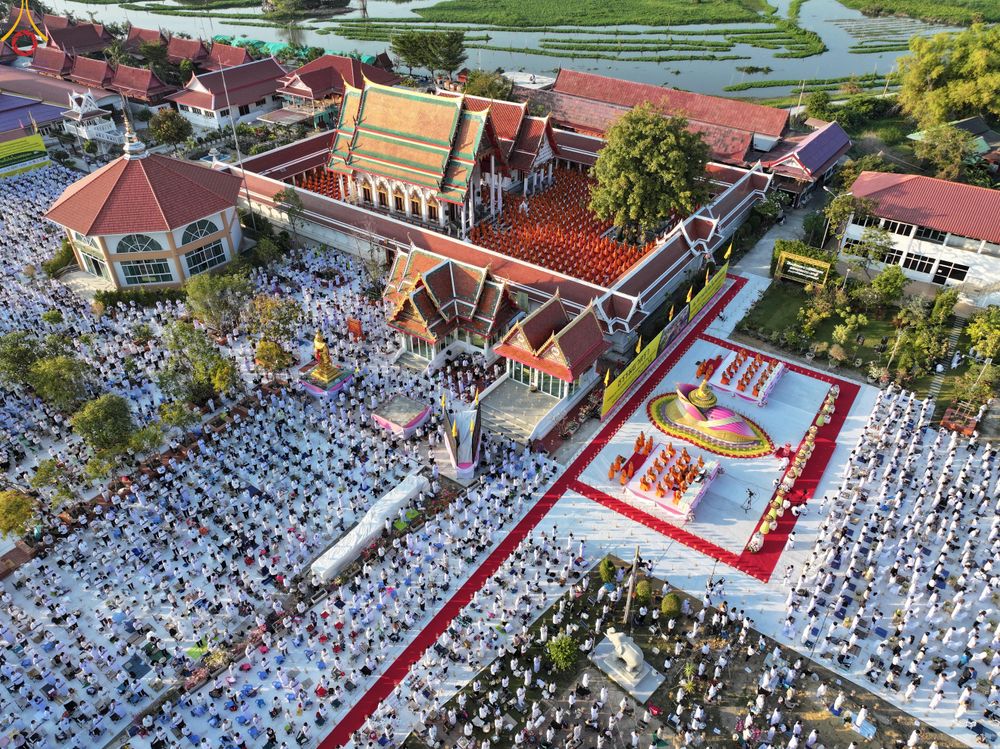 ภาพ No.293887:วันที่ 14 มกราคม พ.ศ. 2569 พิธีจุดประทีปถวายเป็นพุทธบูชา และบูชาธรรมมหาปูชนียาจารย์  ณ วัดสองพี่น้อง ต.ต้นตาล อ.สองพี่น้อง จ.สุพรรณบุรี ในโครงการธรรมยาตรา กตัญญูบูชา มหาปูชนียาจารย์ พระมงคลเทพมุนี(สด จนฺทสโร) พระผู้ปราบมาร อนุสรณ์สถาน 7 แห่ง ปีที่ 14