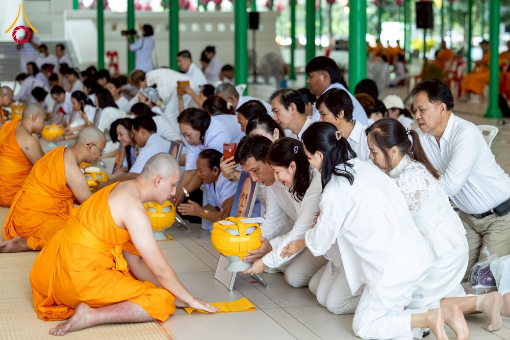 ภาพ No.244844:วันเสาร์ที่ 6 กันยายน พ.ศ. 2568 พิธีถวายบาตร บรรพชา อุปสมบทของนาคธรรมทายาท โครงการอุปสมบทหมู่บูชาธรรมครบรอบ 108 ปี  วันครูผู้ค้นพบวิชชาธรรมกาย ณ โบสถ์พระไตรปิฎก วัดพระธรรมกาย