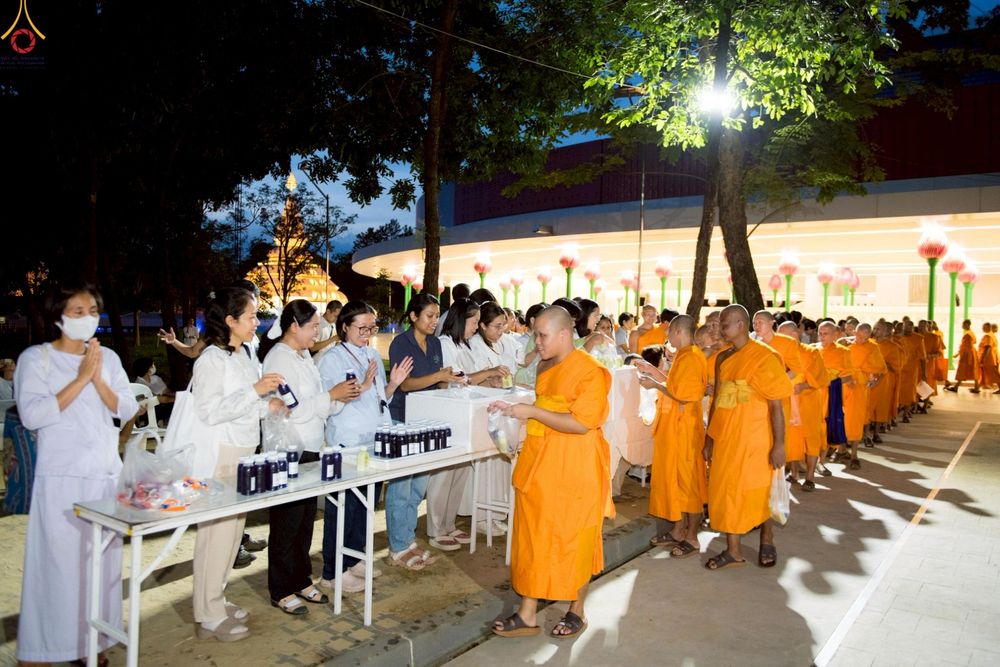 ภาพ No.250697:วันอังคารที่ 7 ตุลาคม พ.ศ. 2568 พิธีมหาปวารณาออกพรรษา ณ โบสถ์พระไตรปิฎก วัดพระธรรมกาย