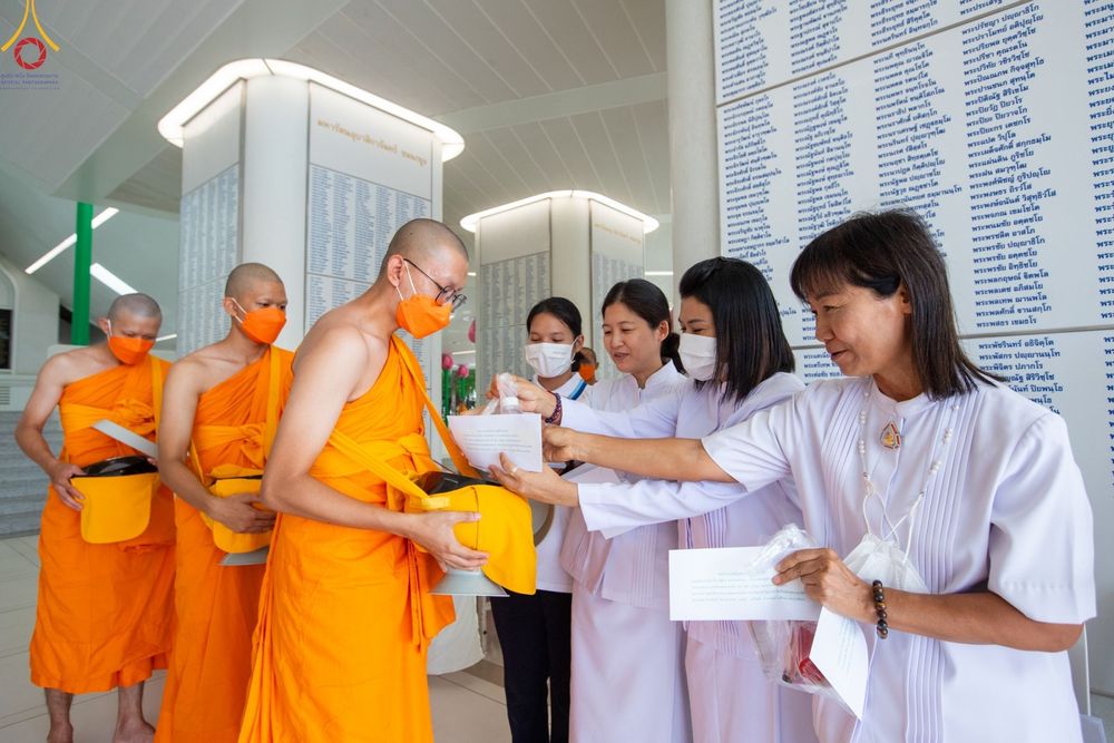 ภาพ No.84270:พิธีขอบรรพชา , พิธีขอสรณคมน์และศีล ,  พิธีรับบาตร , พิธีอุปสมบท ในโครงการบรรพชาอุปสมบทหมู่ธรรมทายาทรุ่นเข้าพรรษา และโครงการบรรพชาสามเณรโรงเรียนนานาชาติ รุ่นที่ 12 ณ โบสถ์พระไตรปิฎก วัดพระธรรมกาย วันที่ 22 กรกฎาคม พ.ศ. 2566