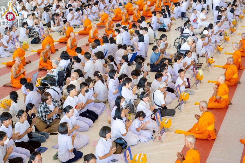 ภาพ No.277789:วันเสาร์ที่ 6 ธันวาคม พ.ศ. 2568 พิธีบรรพชาอุปสมบทและพิธีถวายบาตร โครงการอุปสมบทบูชาธรรมมหาปูชนียาจารย์ ประจำปี พ.ศ.2568 โครงการบวชพระนานาชาติ AEC และ WAB รุ่น CEO (นักบริหาร) รุ่นที่ 5 ณ มหาธรรมกายเจดีย์ วัดพระธรรมกาย